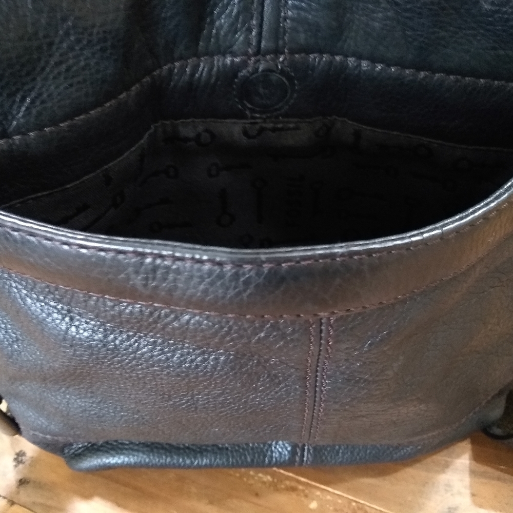 Fossil Maddox Black Leather Medium Crossbody Bag. Very good used condition. On - Picture 8 of 13